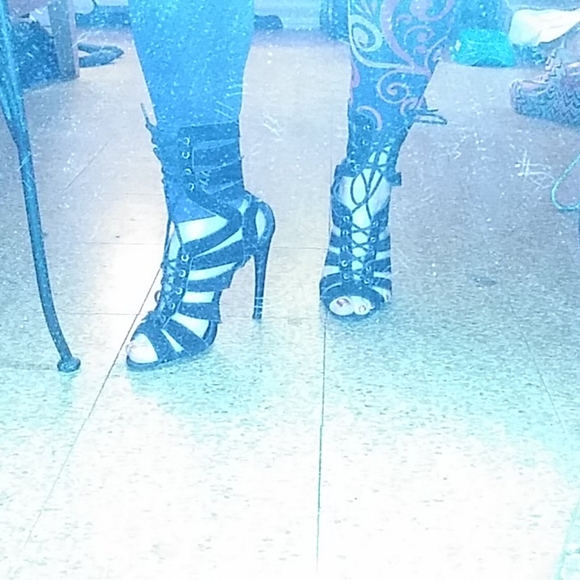 Shoes - Picture 3 of 4